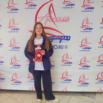 Победительница киновикторины, посвящённой фильму «Дракула»